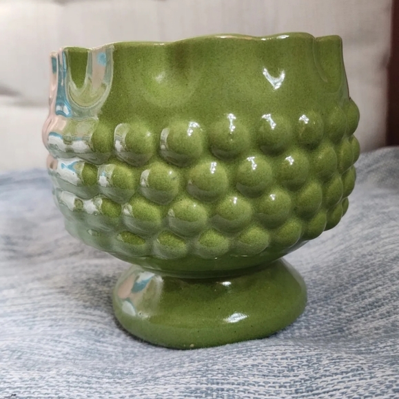 Vintage American Chartreuse  Hobnail Planter 4.5" x 4 3/4" - Picture 4 of 7
